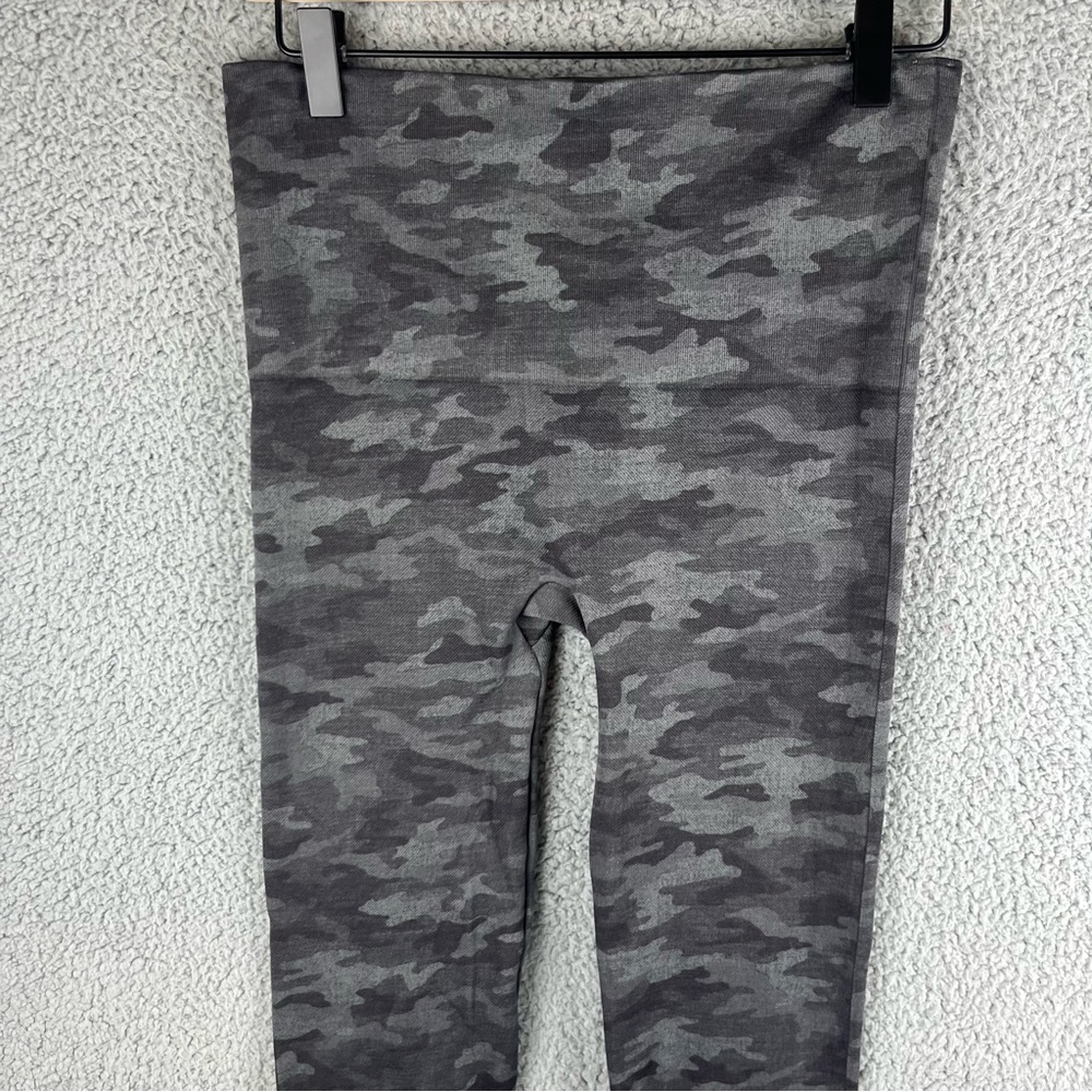 Spanx Women’s Look at Me Now Seamless Cropped Sage Camo Leggings Size Large - Picture 6 of 12